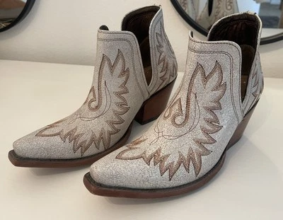 Botines Ariat Dixie blancos para mujer talla 10 B muy buen estado usados 3 veces Foto 1 de 4