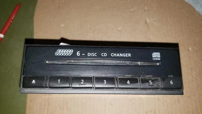 CD Changer 2004 2005 2006 04-06 Nissan Sentra montado no painel - Imagem 1 de 4