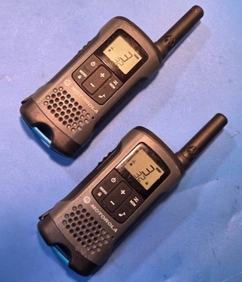 Motorola T200TP 22 Channel 20mi Rechargeable Two-Way Radios - Set of 2 - Working - Image 1 of 4