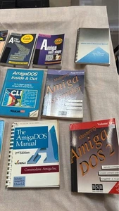 Large Collection Of Commodore Amiga Programming Books (3) - Photo 1/3
