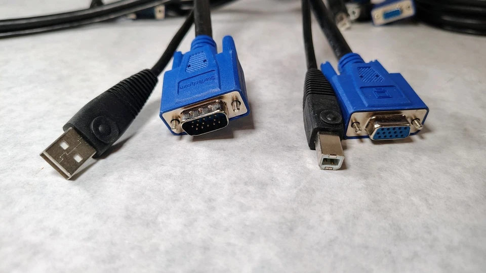 Cable KVM USB VGA, 6' (VGA macho y USB-A) a (VGA hembra USB-B) **(LOTE DE 3)** Foto 1 de 2