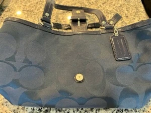 Coach Soho F19253 Navy Signature Jacquard Carryall Schultertasche Schnalle Leder - Bild 1 von 8
