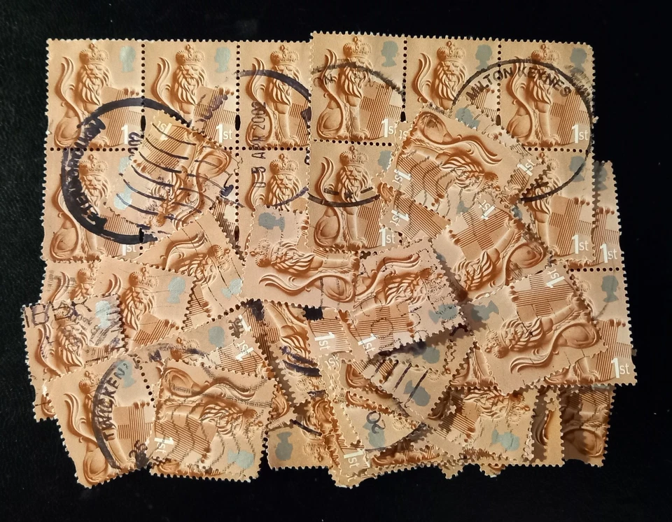 100 England regional used definitive postage stamps (1st class face value) - Image 1 of 1