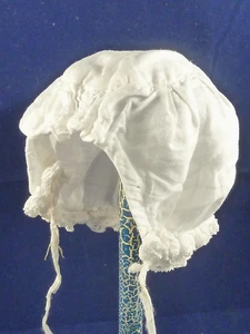 antike Babyhaube / Babymütze mit Rüschen, auch als Puppenhaube, ca. 1910-20 - Picture 1 of 3