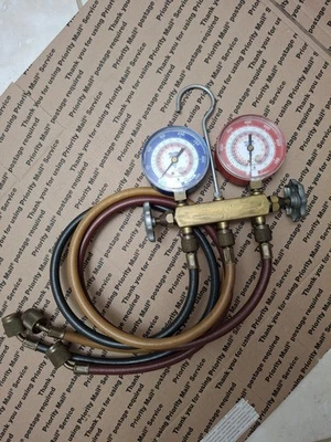 Colector de prueba y carga de medidores serie Yellow Jacket  Foto 1 de 4