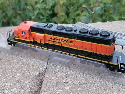 Bachmann HO EMD SD40-2 DIESEL Locomotive DCC BNSF #1734 HERITAGE III Preowned - Image 1 of 4