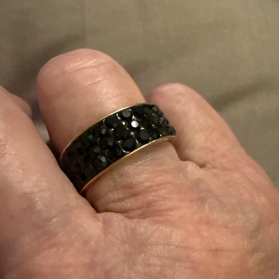 18K Gold Titanium Steel Gold Ring W/black Rhinestones Size 7 - Image 1 of 4