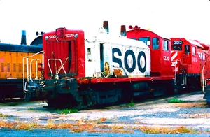 ORIGINAL KODACHROME SLIDE SOO LINE SW-1200 #1220 SHOREHAM, MN SEPTEMBER 25, 1992 - Picture 1 of 1