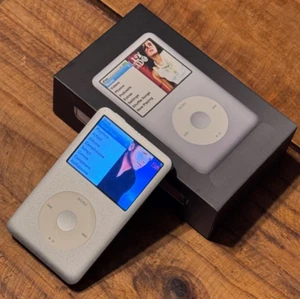 Apple iPod classic 6th Generation Silver (160 GB) - Picture 1 of 9