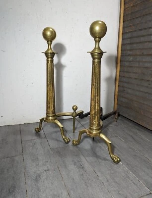 Par de chimeneas antiguas de latón Andirons - Chippendale Garra Pies C3 Foto 1 de 4