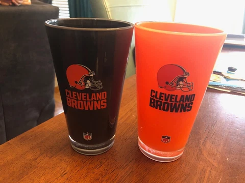 Cleveland Browns cups / tumblers. Set of 2. Official NFL brand Cover