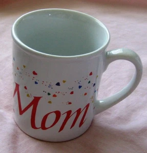 Westwood 1991 glasierte Keramik Kaffeetasse "MOM" mit Herzspray 3 1/2" hoch - Bild 1 von 3