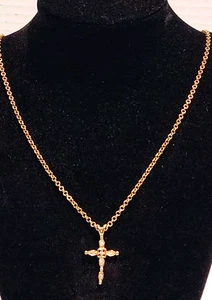 Delicado collar de cadena de 16" con colgante de cruz de diamantes de imitación de cristal transparente - Imagen 1 de 12