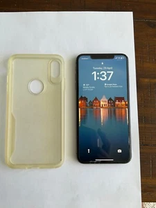 Apple iPhone XS Max 64GB | Black| UNLOCKED Model A2101 Screen has minor cracks - Picture 1 of 8
