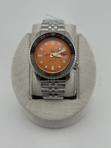 Seiko 5 Sports SKX GMT Serie orangefarbenes Zifferblatt Uhr SSK005 brandneu in Box - Bild 1 von 9