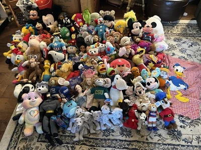 LOTE DE PELUCHES VINTAGE - MUCHOS NUEVOS CON ETIQUETAS - DISNEY, SPORTS, TMNT, WIZARD OF OZ, ETC Foto 1 de 4