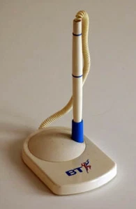 British Telecom gadget anni 90 portapenna da tavolo con calamita per graffette - Zdjęcie 1 z 2