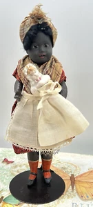 "Muñeca antigua Gebruder Kuhnlenz negra marrón bisque cabeza zócalo y bebé 8,5""" - Imagen 1 de 16