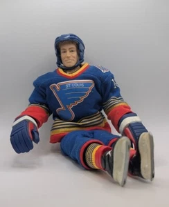 BRETT HULL 1997 PRO ZONE PLAYMATES TOYS NHL ST. LOUIS BLUES HOCKEY ACTION FIGURE - Picture 1 of 2
