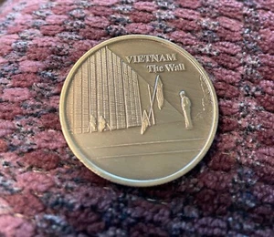 US American Legion VIETNAM THE WALL Collector Commemorative CHALLENGE COIN - Bild 1 von 2