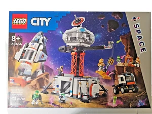 LEGO CITY: Space Base und Raketenstartrampe (60434) - Bild 1 von 2