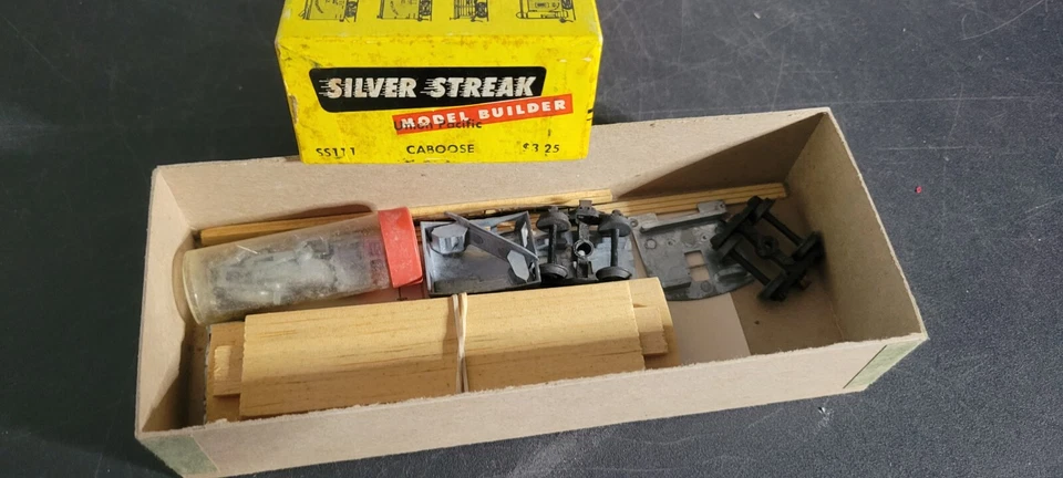 HO TRAIN KIT SILVER STREAK UNION PACIFIC CABOOSE SS111 - Image 1 of 1