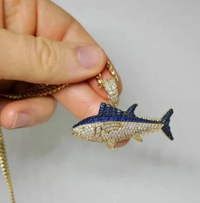 Colgante atún rojo moissanita corte redondo de 2,10 quilates enchapado en oro amarillo de 14 quilates Foto 1 de 4