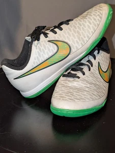 Zapatos de fútbol Nike Turf 6y JR Magista Onda IC para jóvenes negros blancos verdes  - Imagen 1 de 9