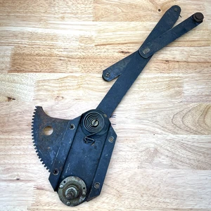 Window Regulator 1941-1947 Cadillac 60 61 Coupe 1942-1947 60 62 Sedan 4113790 - Picture 1 of 11