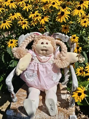 1984 Cabbage Patch Little People Doll & Chair Excellent Condition FAST SHIPPING  - Image 1 of 4