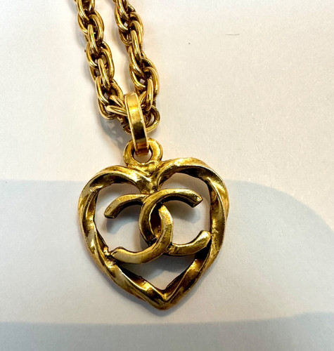 Collana CHANEL CC Logo Ciondolo Cuore Tono Oro Autentica