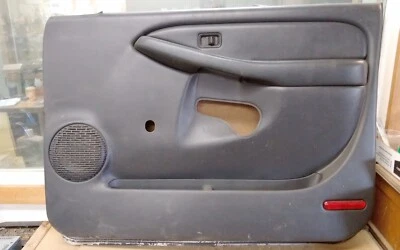 Chevrolet Silverado 1500 2002 panel de puerta manual para pasajero delantero gris Foto 1 de 3