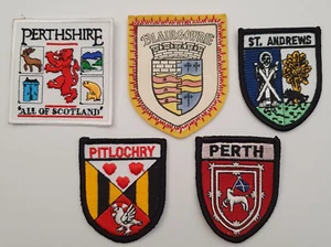 5 x Scotland Scottish Souvenir Tourist Patches badges. Perth Blairgowrie etc - Foto 1 di 4