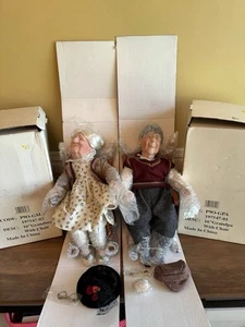 Vintage Oma und Opa Porzellan Puppen in Holz Schaukelstühlen NEU IM KARTON - Bild 1 von 19