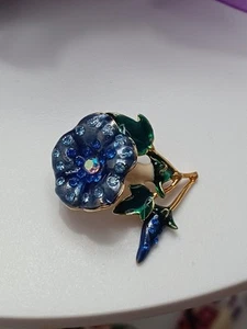 Vintage Blue Enamel And Rhinestone Flower Pansy(?) Gold Tone Brooch Pin - Picture 1 of 8