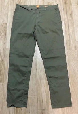 Pantalones de mezclilla chinos Hugo Boss para hombre calce cónico verde oliva talla 36x32 Foto 1 de 4