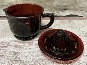 Dunkelrote Glas Retro Entsafter & 2 Tassen Messbecher - Bild 1 von 3