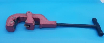 No.2 Pipe Cutter 1/8” to 2” Pipe SUPERIOR TOOL CO. Cleveland .O- Good Condition - Image 1 of 4