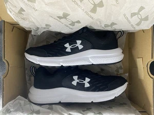 NUOVE scarpe Under Armour BGS Assert 10 WIDE nere 3026185-001 giovani taglie 5,5 anni - Foto 1 di 11