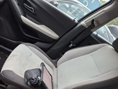 Cinturón de seguridad delantero derecho usado se adapta a: Chevrolet Trax 2019 retractor de pasajeros con Foto 1 de 4