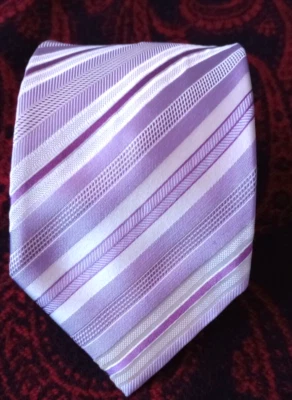 Brioni listrado roxo e branco feito na Itália 62" de comprimento 3,75"W feito na Itália - Imagem 1 de 4