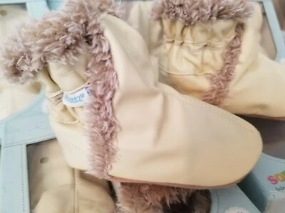 Robeez Classic Booties Cream sz 0-6, 6-12m, 12-18m, 2-3yr and 3-4yrs SALE