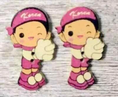 wood nurse doctor sewing buttons 2 holes 1 1/8 inch pink 2pc set - Image 1 of 2