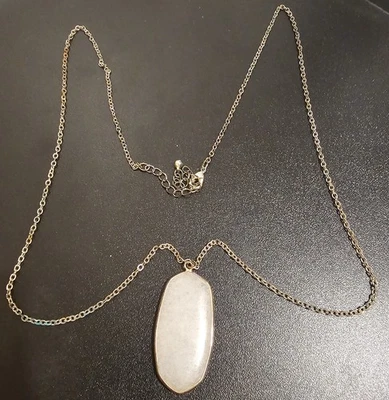 Collar Colgante Reversible Ovalado Madreperla Diseño Estreno Cristales Transparentes Foto 1 de 2