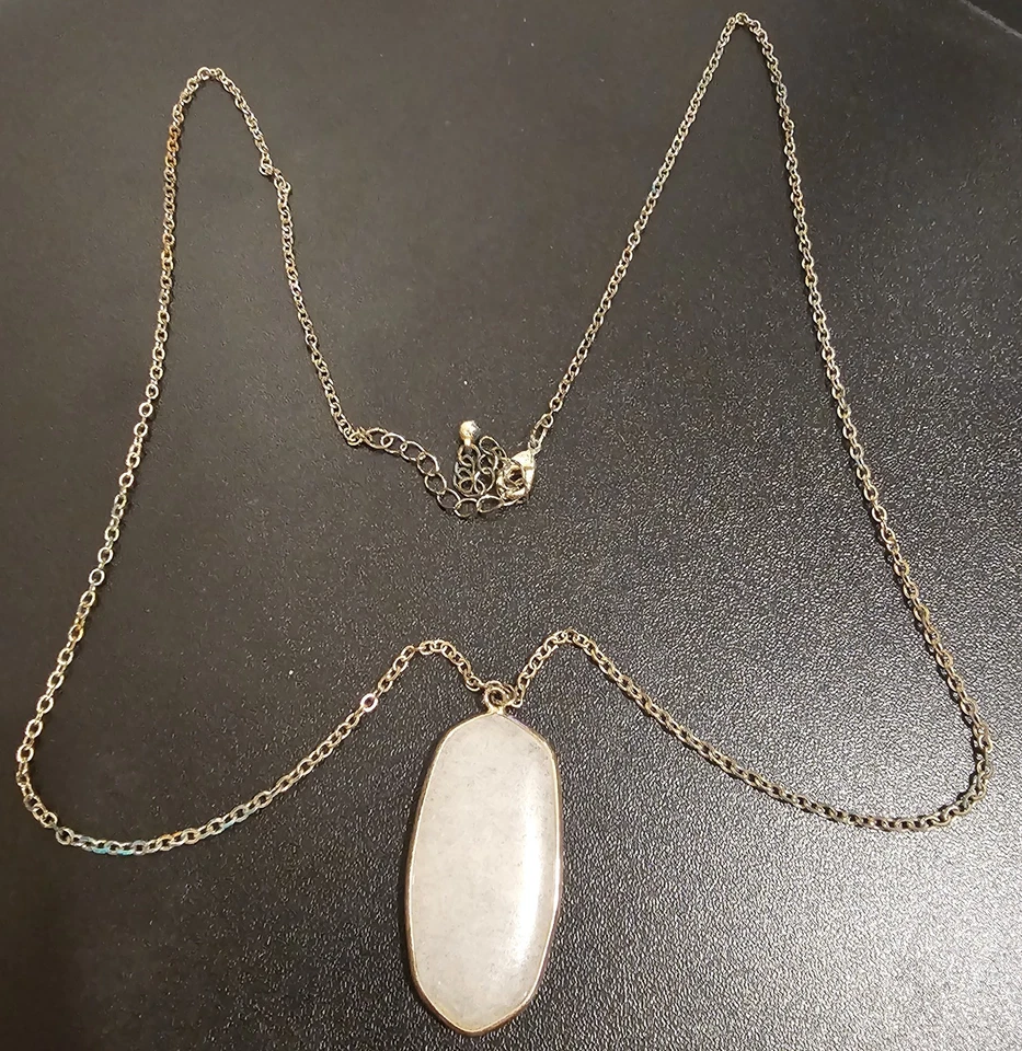 Collar Colgante Reversible Ovalado Madreperla Diseño Estreno Cristales Transparentes Foto 1 de 2