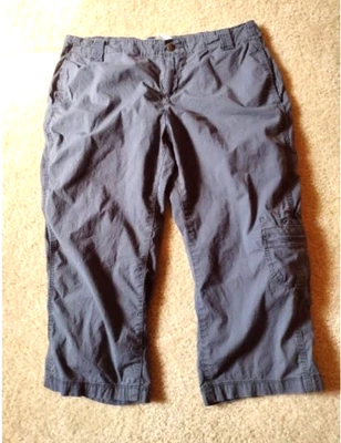 Size M 8/10 Women's Black Capri Pants Danskins Now Sportwaer Casual Lightweight - Image 1 of 4