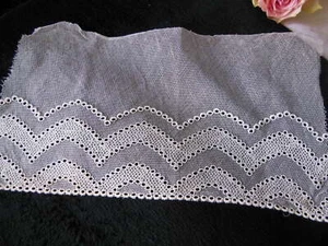 Petit coupon large dentelle broderie tulle incrustation  25  cm sur 13 cm T15-56 - Picture 1 of 4