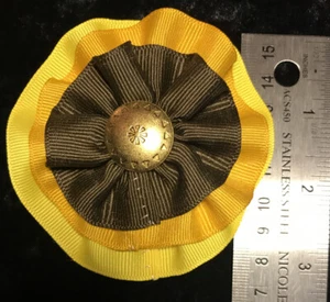 Kakade gelb, orange, braun mit goldfarbenem Mittelakzent. "3 1/4"" - Bild 1 von 2