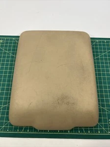Land Rover Discovery 2 Tan Vinyl Center Console Lid 99-04 Needs Cleaned. B3 - Picture 1 of 11
