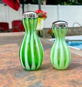 Ext. RARE Fenton**LIME GREEN RIB OPTIC OPALESCENT SALT & PEPPER SHAKER**1953-54 - Picture 1 of 12